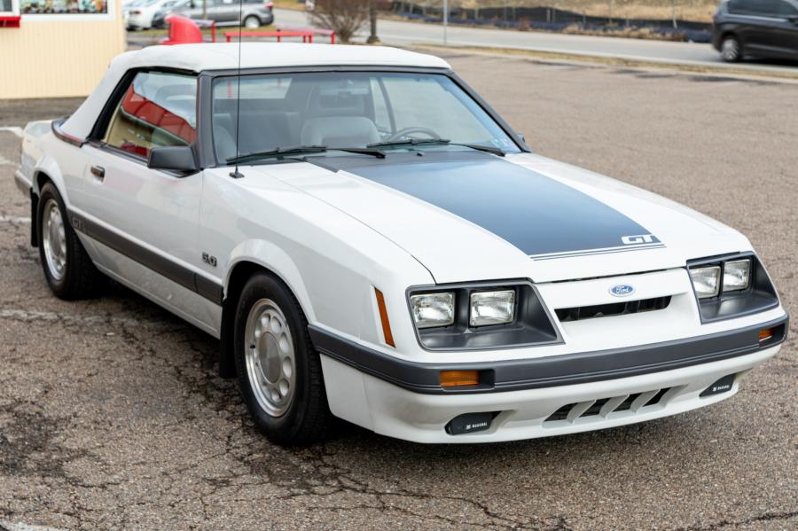  Ford Mustang GT 5.0 Convertible (66B) 1985 года  (фото 1 из 113)